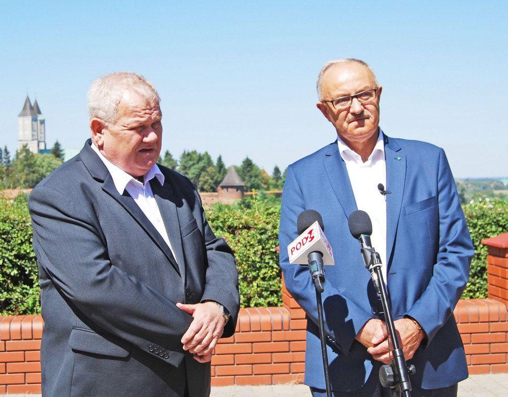 Poseł na Sejm RP Mieczysław Kasprzak oraz starosta lubaczowski Józef Michalik. <br/>fot.Izabela Plęs