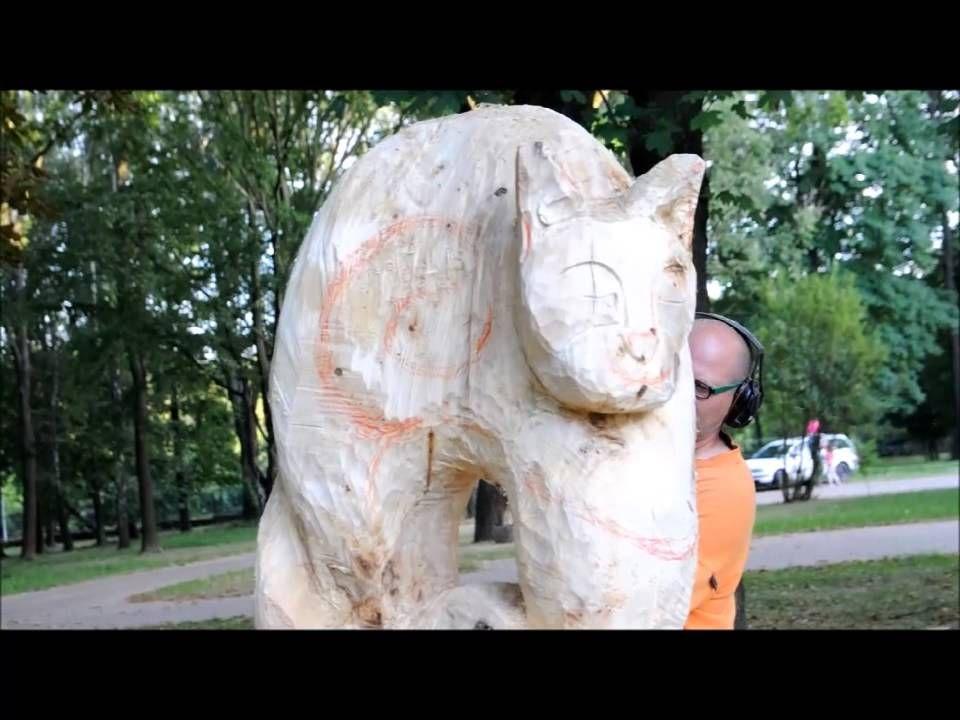 Dźwięk pił mechanicznych, uderzenia młotka i rzeźbiarskiego dłuta rozbrzmiewają w Parku Lubomirskich od ponad tygodnia. <br/>fot.Paweł Bugira