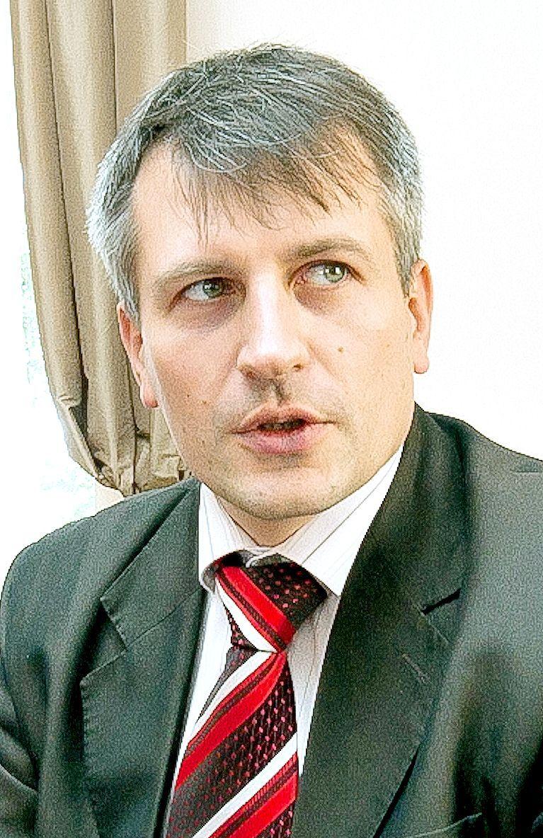 – Wiele razy próbowaliśmy sprzedać ten teren. Trwało to ponad dwa i pół roku. Odbyło się siedem przetargów. Żaden nie przyniósł rezultatu. O wszystkim jednak wiedzieli moi przełożeni – mówi były prezes PARR-u Piotr Słaby. <br/>fot.ze zbiorów własnych
