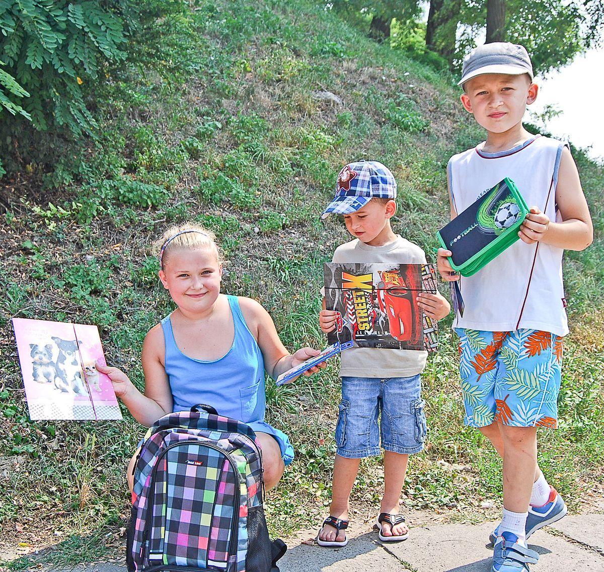 Rodzeństwo Kroczków z Jodłówki – 10-letnia Weronika, 7-letni Jakub i 5-letni Kacper – jest już przygotowane do nowego roku szkolnego. Cała trójka otrzyma w szkole darmowe podręczniki. 