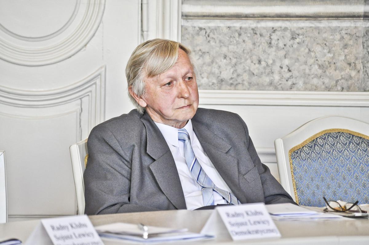 – Pan radny Kamiński przecenia swoje możliwości. Fakt, że chwali się składanymi interpelacjami i tym sposobem załatwieniem tym sposobem wielu spraw, traktuję jako żart – uważa radny Eugeniusz Strzałkowski.<br/>fot.Paweł Bugira