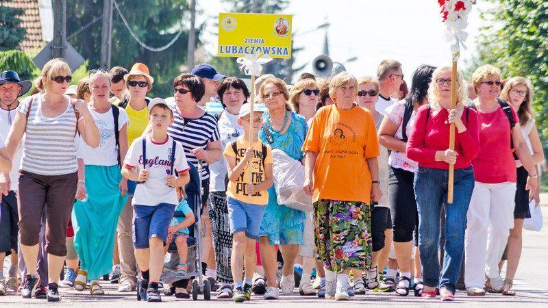 W niedzielę, kilka minut po godzinie 10.00, pielgrzymi opuszczali Lubaczów. <br/>fot.Tomasz Mielnik