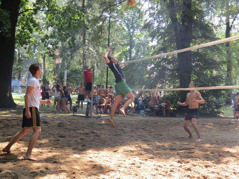 Rozgrywki w siatkówce plażowej dostarczyły wiele emocji. <br/>fot.Barbara Chmura