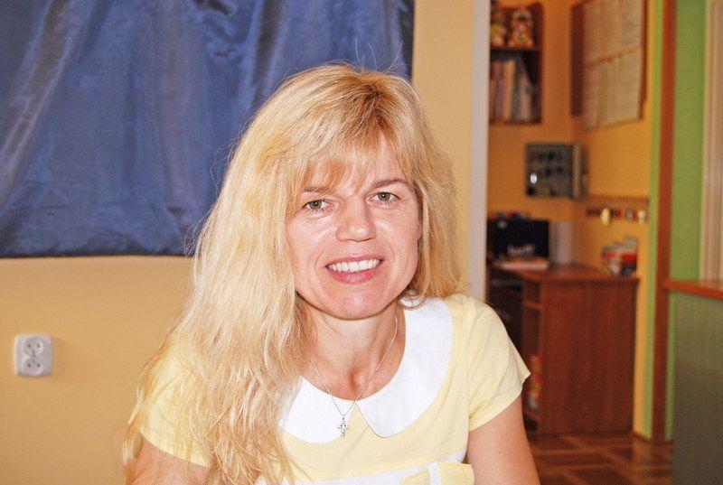 – Pani dyrektor przez 20 lat swojej pracy doprowadziła do rozwoju szkoły, zadbała o generalny remont. Ta szkoła rozkwitła za jej rządów – zaznacza nauczycielka Maria Kowal, która się nie zgadza z decyzją burmistrza odnośnie odwołania Haliny Kic z funkcji dyrektora.<br/>fot.Izabela Plęs