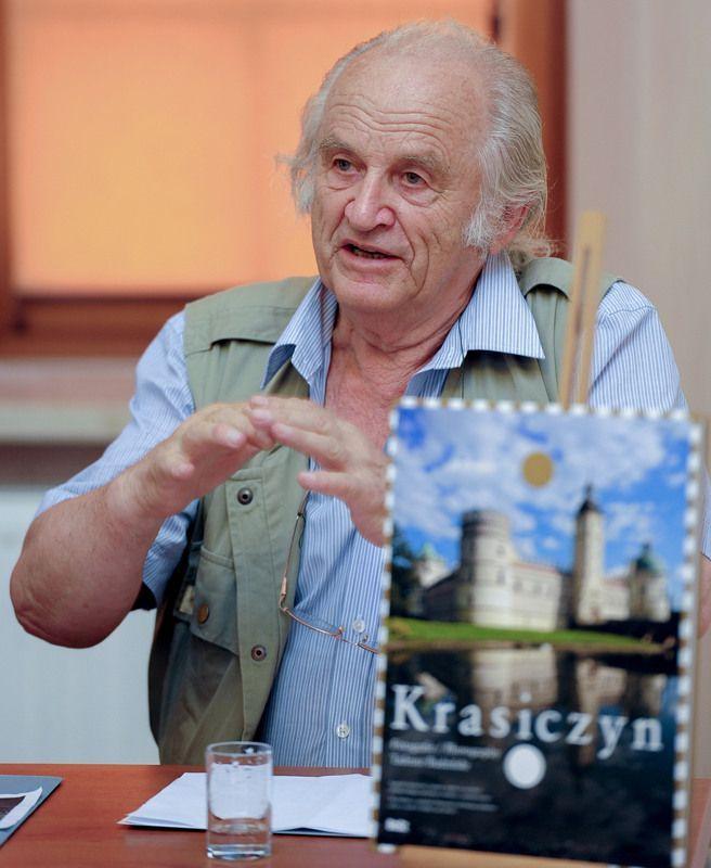 Autorem zdjęć jest Tadeusz Budziński (na zdjęciu podczas promocji swojego dzieła w Krasiczynie).<br/>fot.zbiory własne