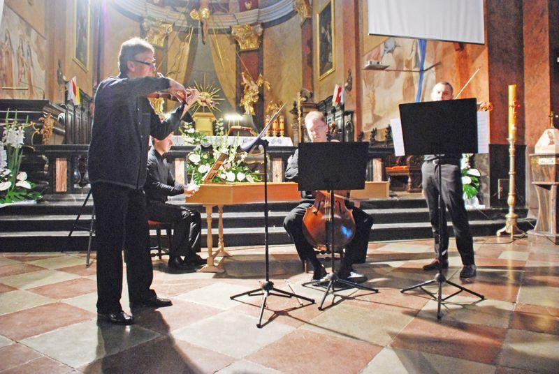Zespół Concerto Antemurale to kwartet złożony z wyśmienitych muzyków, specjalizujących się w grze zgodnej z dawną praktyką wykonawczą.<br/>fot.Adam Erd