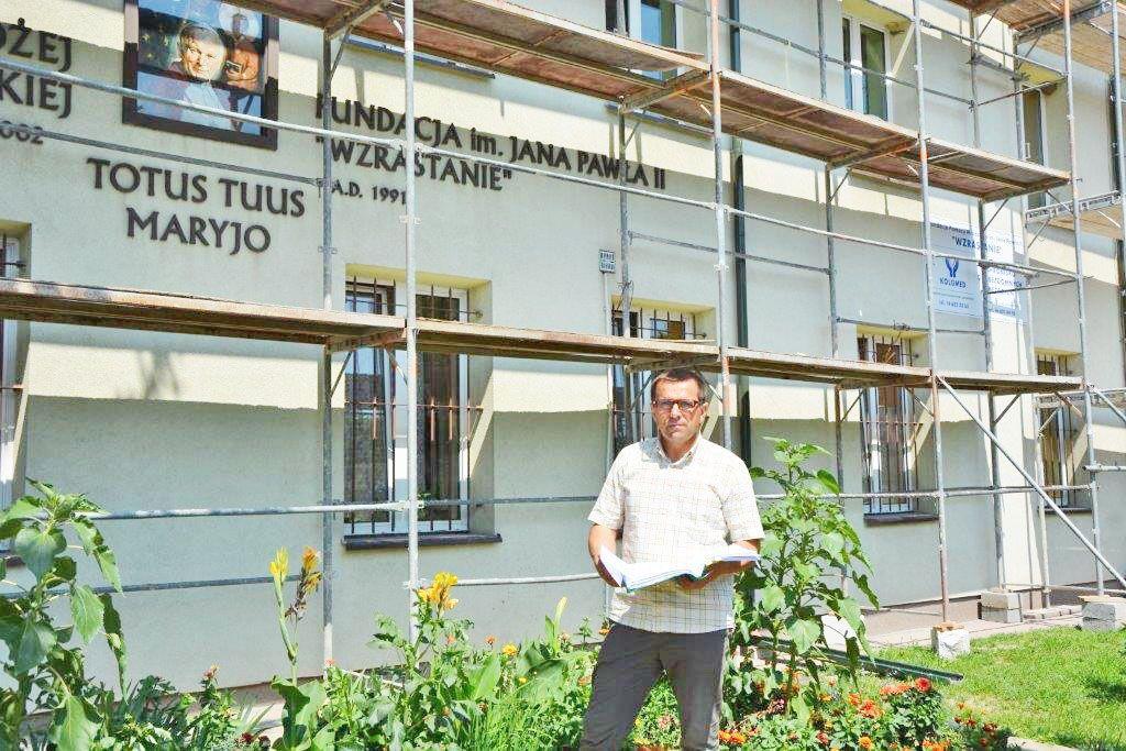 – My nie oceniamy ludzi, ale im pomagamy – twierdzi Marian Żołyniak z Fundacji  Pomocy Młodzieży im. Jana Pawła II Wzrastanie.<br/>fot.Izabela Plęs