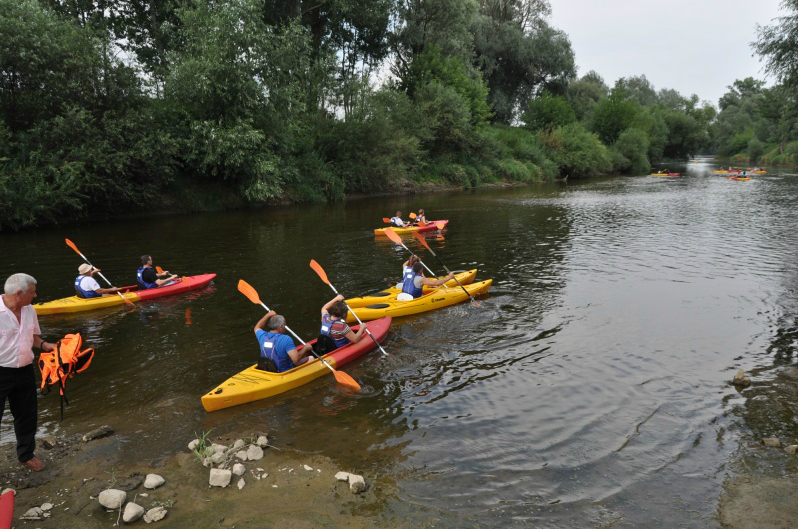Miłośników tego wodnego sportu nie brakowało.<br/>fot.UG Tryńcza