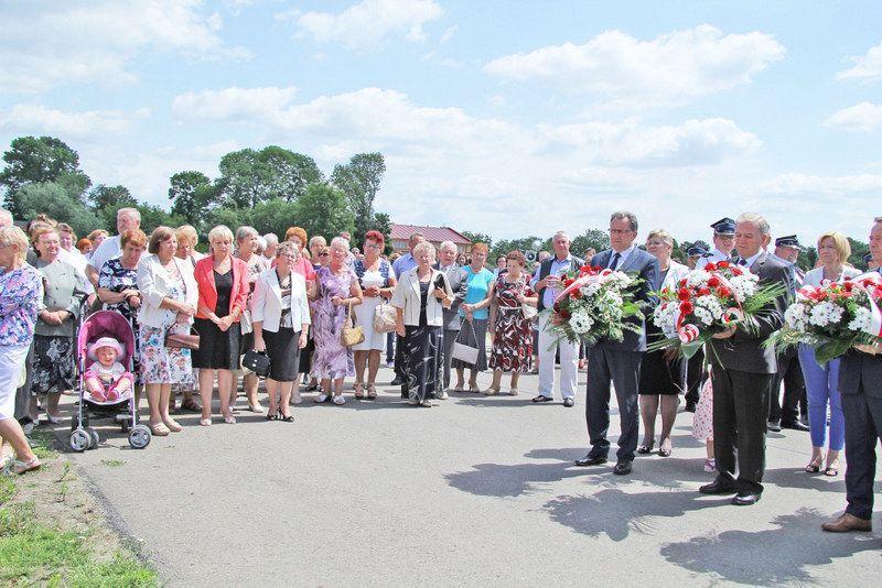 Dziękowali ziemi, która ich przed 70 laty przyjęła.<br/>fot.Roman Kijanka