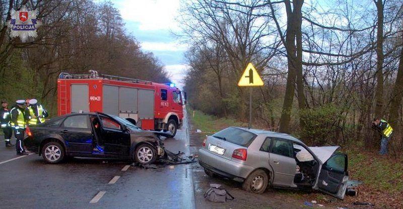 Do szeroko komentowanego wypadku doszło 18 kwietnia na drodze nr 19 z Lublina do Rzeszowa. Volvo kierowane przez 35-letniego duchownego zjechało na przeciwległy pas i uderzyło w audi.<br/>fot.Roman Kijanka
