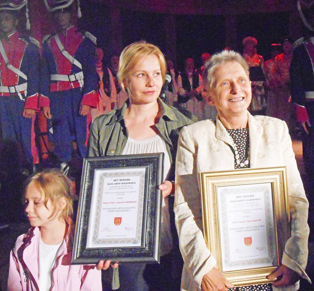 Anna Szczepanik z córką profesora po odebraniu tytułu.
