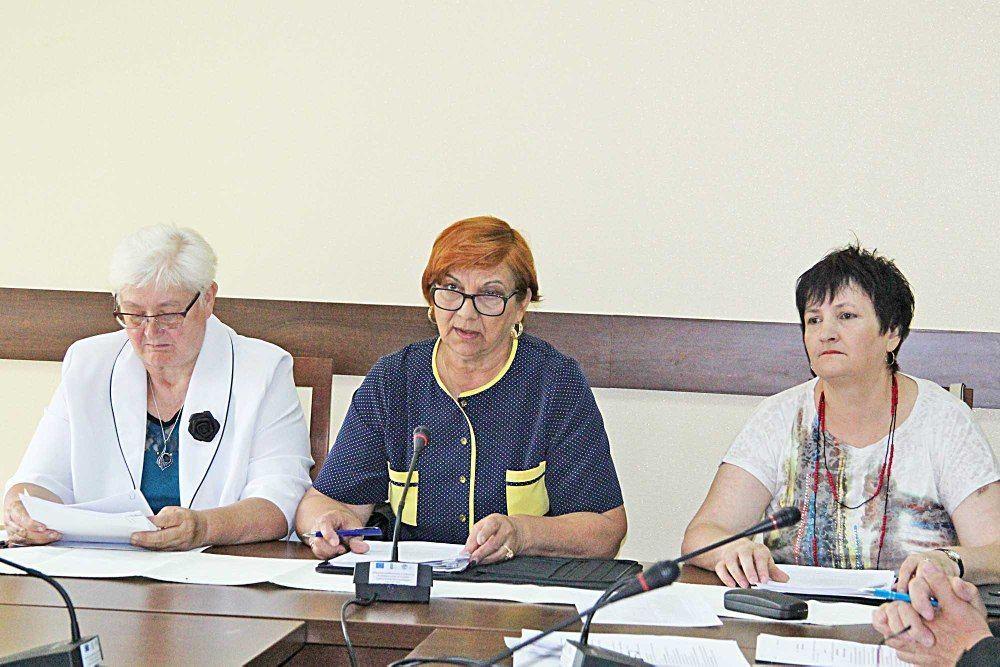 Przewodnicząca rady gminy Marta Szumińska przedstawiła pozytywną opinię Regionalnej Izby Obrachunkowej w Rzeszowie odnośnie realizacji ubiegłorocznego budżetu gminy.<br/>fot.Roman Kijanka