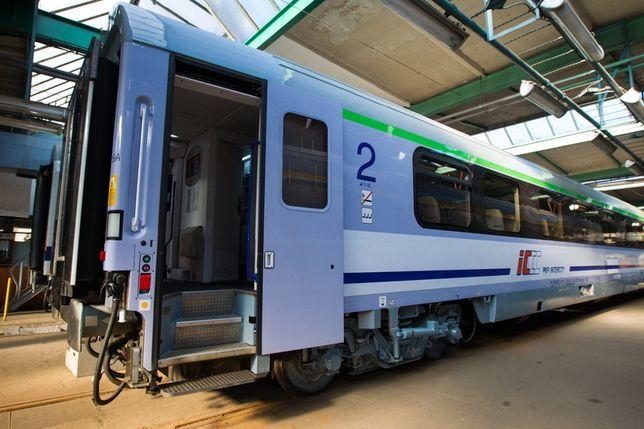 Konduktorzy pociągów PKP Intercity nie będą w wakacje karać mandatami uczniów za brak numeru PESEL na szkolnej legitymacji.<br/>fot.ze zbiorów własnych