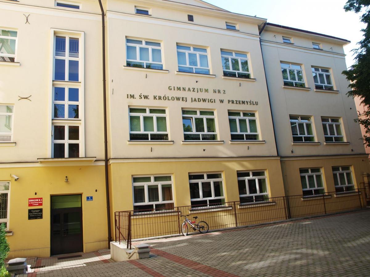 Gimnazjum nr 2 im. Świętej Królowej Jadwigi w Przemyślu pozostaje (na razie) w budynku przy ulicy Ratuszowej.<br/>fot.Mariusz Godos
