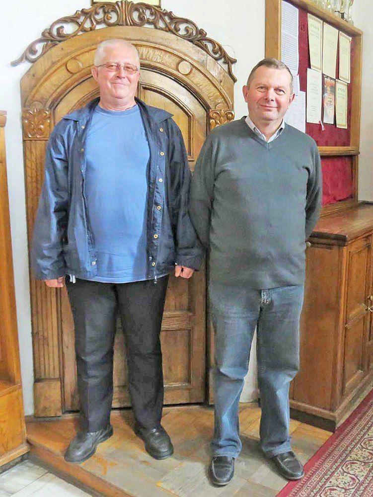 Bogdan Mucha (z lewej) i Stanisław Węglarz (z prawej) od lat pomagają w organizacji Pieszej Pielgrzymki na Jasną Górę.<br/>fot.Barbara Chmura