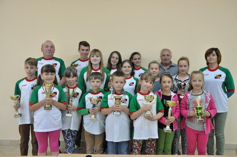Warcabiści Unii Horyniec-Zdrój wywalczyli już mnóstwo trofeów. Nie spoczywają jednak na laurach i ciągle się uczą.<br/>fot.Paweł Bugira