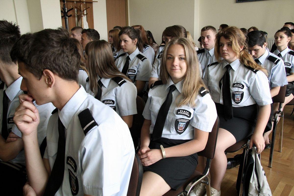 W debacie wzięli udział m.in. uczniowie z klasy policyjnej ekonomika.<br/>fot.Roman Kijanka