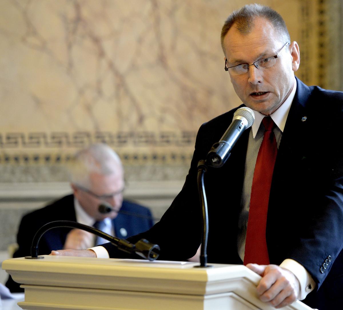 – Zakłady budżetowe przyniosły straty, największą POSiR i szpital miejski. To osobista odpowiedzialność prezydenta miasta i jego służb. Straty będzie musiał pokryć organ prowadzący, czyli władze miasta, a w konsekwencji my wszyscy – powiedział radny Wojciech Błachowicz (PO).<br/>fot.zbiory własne