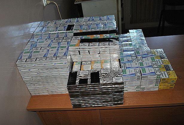 Ujawniona przez cieszanowskich policjantów kontrabanda to ponad 1200 paczek papierosów bez akcyzy.<br/>fot.KPP Lubaczów