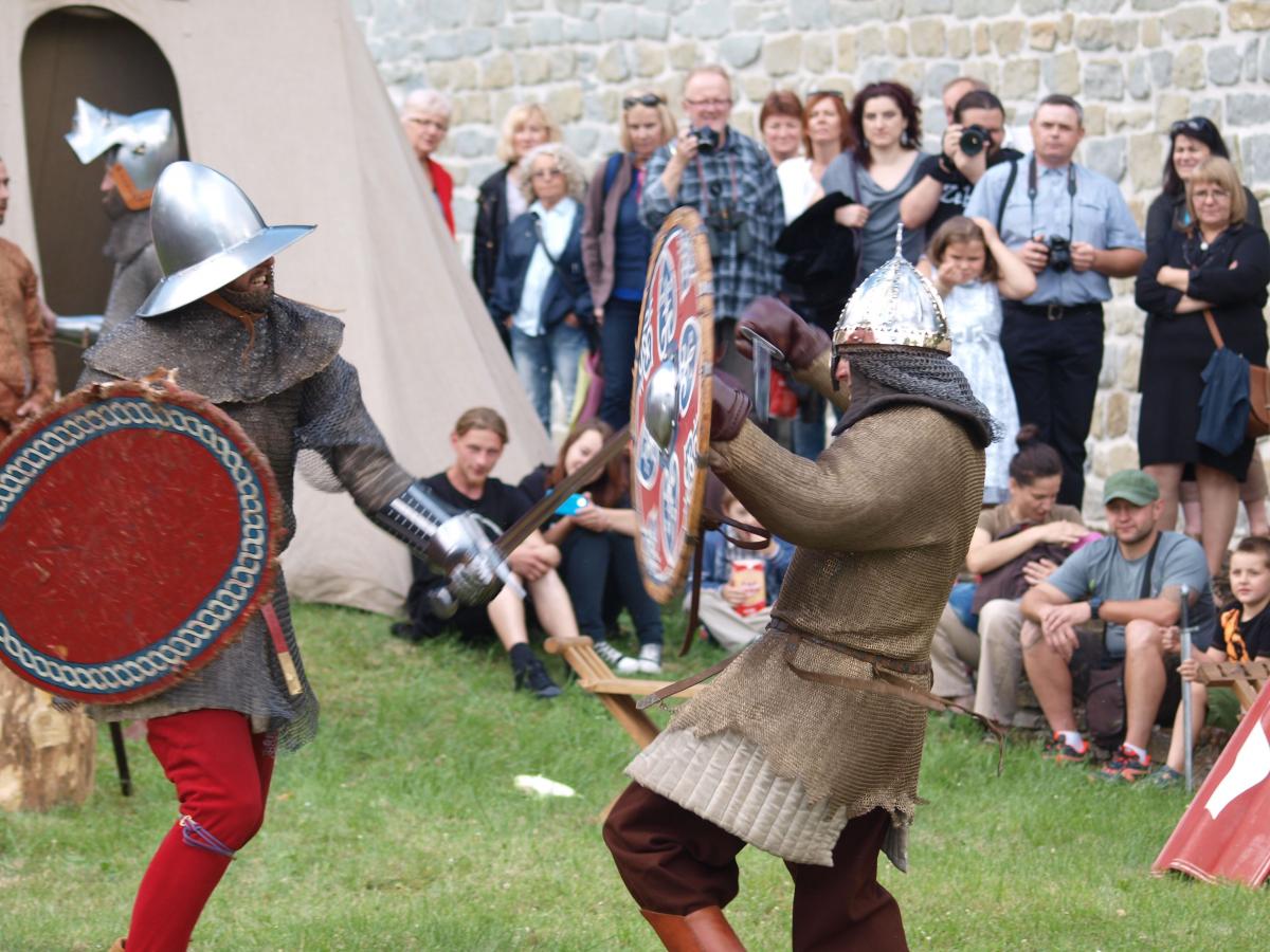 Inscenizacja historyczna pod tytułem „Turniej o miecz Króla Kazimierza” w wykonaniu Pracowni Rekonstrukcji Historycznych „Scutum”.<br/>fot.Mariusz Godos