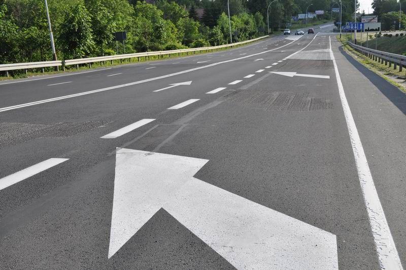 
Na ulicę Krakowską wróciło „stare” – lewy pas służy do jazdy prosto, prawy do skrętu w ulicę Zakopiańską. 
<br/>fot.Paweł Bugira