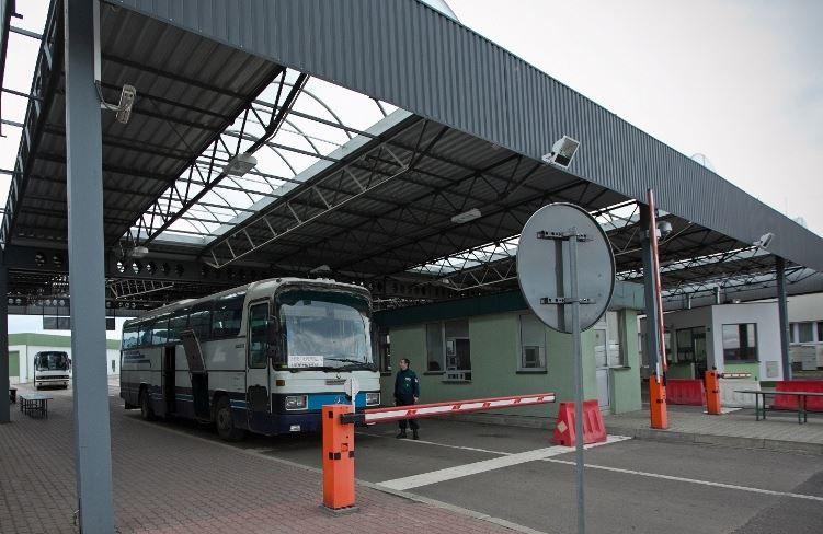 5 tys. paczek papierosów wykryli w sumie funkcjonariusze Służby Celnej podczas kontroli 2 autokarów, które miały miejsce w czwartek, 11 czerwca i w nocy z czwartku na piątek.
<br/>fot.Izba Celna w Przemyślu