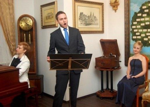 W składzie trio wokalno-instrumentalnego na fortepianie wystąpi Gabriela Machowska-Kopietz.<br/>fot.www.kulturalna.warszawa.pl