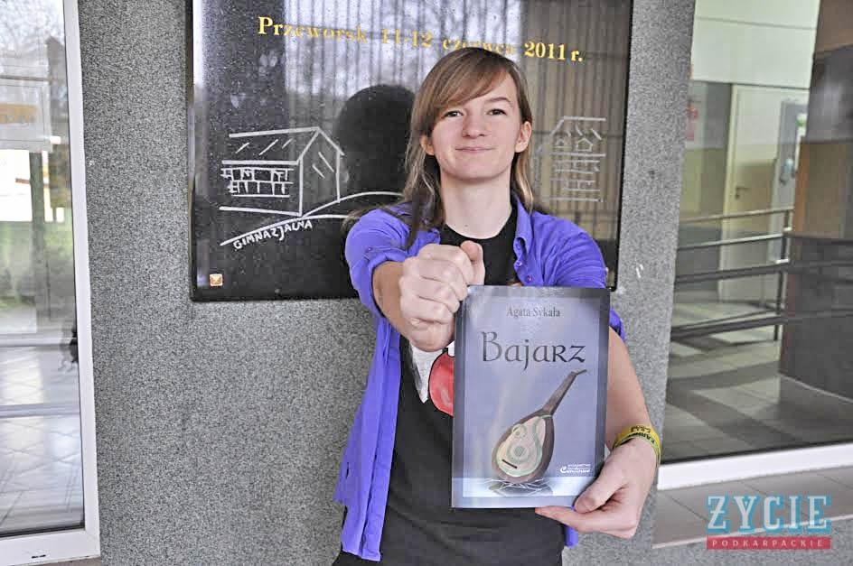 Agata Sykała uważa, że jej książka jest skierowana raczej do osób dojrzalszych. W przedmowie zwraca się do czytelników, których nazywa podróżnikami, mając nadzieję, że jej powieść otworzy ich na świat, „którego ludzkie oko nie potrafi ujrzeć!”.<br/>fot.Beata Olejarka