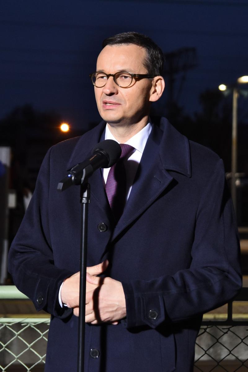  – Kładziemy nacisk na to, że nie tylko te główne arterie mają się liczyć, mają się liczyć również wszystkie drogi gminne i powiatowe – podkreślił Mateusz Morawiecki.  <br/>fot.zw. 
