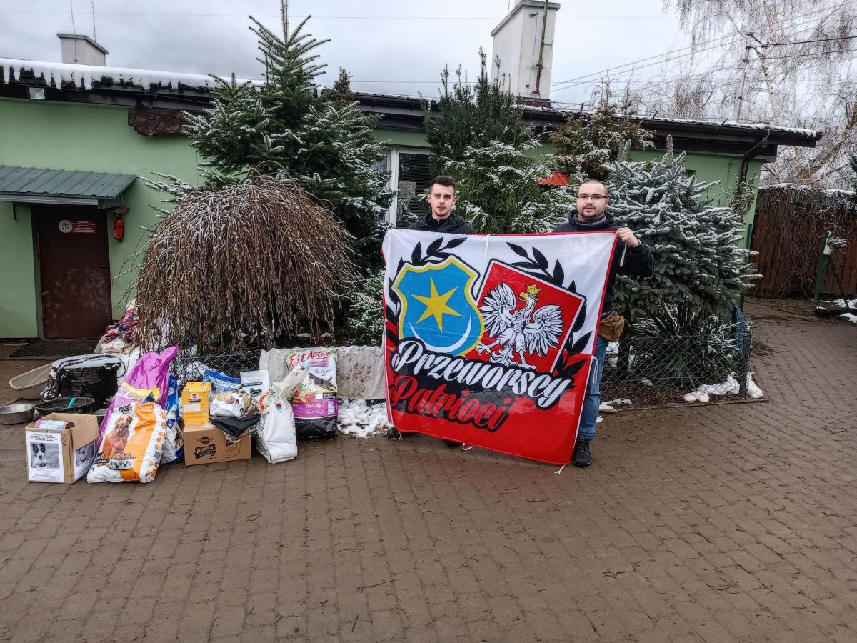 Przed bramą schroniska społecznicy z Przeworska zameldowali się w ostatnią środę stycznia.

<br/>fot.materiały organizatora