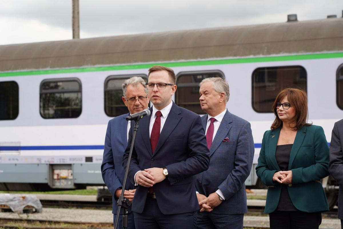 Szczególne znaczenie inwestycji dla miasta podkreślił z kolei szef Gabinetu Politycznego Wiceprezesa Rady Ministrów Piotr Rycerski. Ma ona zwiększyć znaczenie Przemyśla na kolejowej mapie Polski.<br/>fot.PKP Intercity