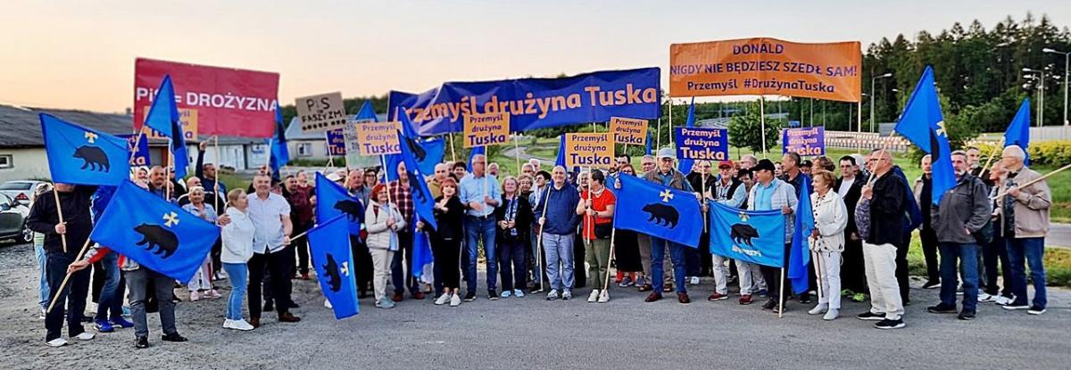 Przemyska ekipa, jadąca na Marsz 4 czerwca liczyła ok. 100 osób.<br/>fot.ze zbiorów własnych