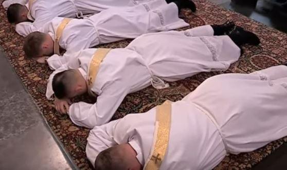Wśród nowo wyświęconych 9 diakonów z archidiecezji przemyskiej znalazło się dwóch z terenu byłego województwa przemyskiego.<br/>fot.Archidiecezja przemyska