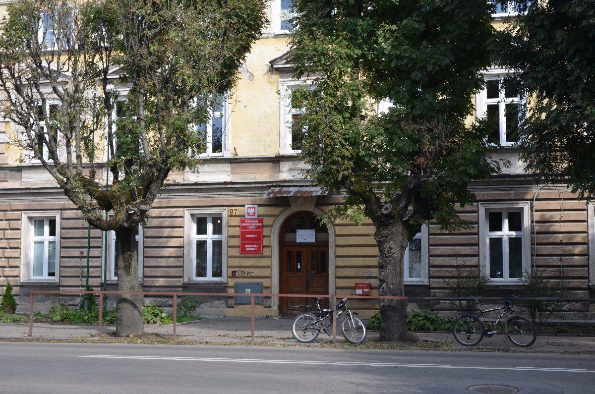 Zabytkowe budynki Centrum Kształcenia Zawodowego i Ustawicznego nr 1 w Przemyślu przy ul. Dworskiego 97 i 99 wymagały pilnego remontu. I taki zostanie przeprowadzony.<br/>fot.ze zbiorów własnych