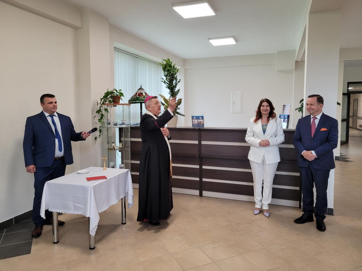 Poświęcenia odnowionego obiektu dokonał biskup pomocniczy diecezji zamojsko-lubaczowskiej Mariusz Leszczyński. <br/>fot.UMWP    