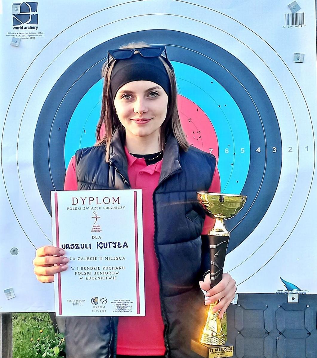 Urszula Kutyła, ustanawiając rekord życiowy i klubu w strzelaniu na 70 m, stanęła na drugim stopniu podium. <br/>fot.ze zbiorów własnych