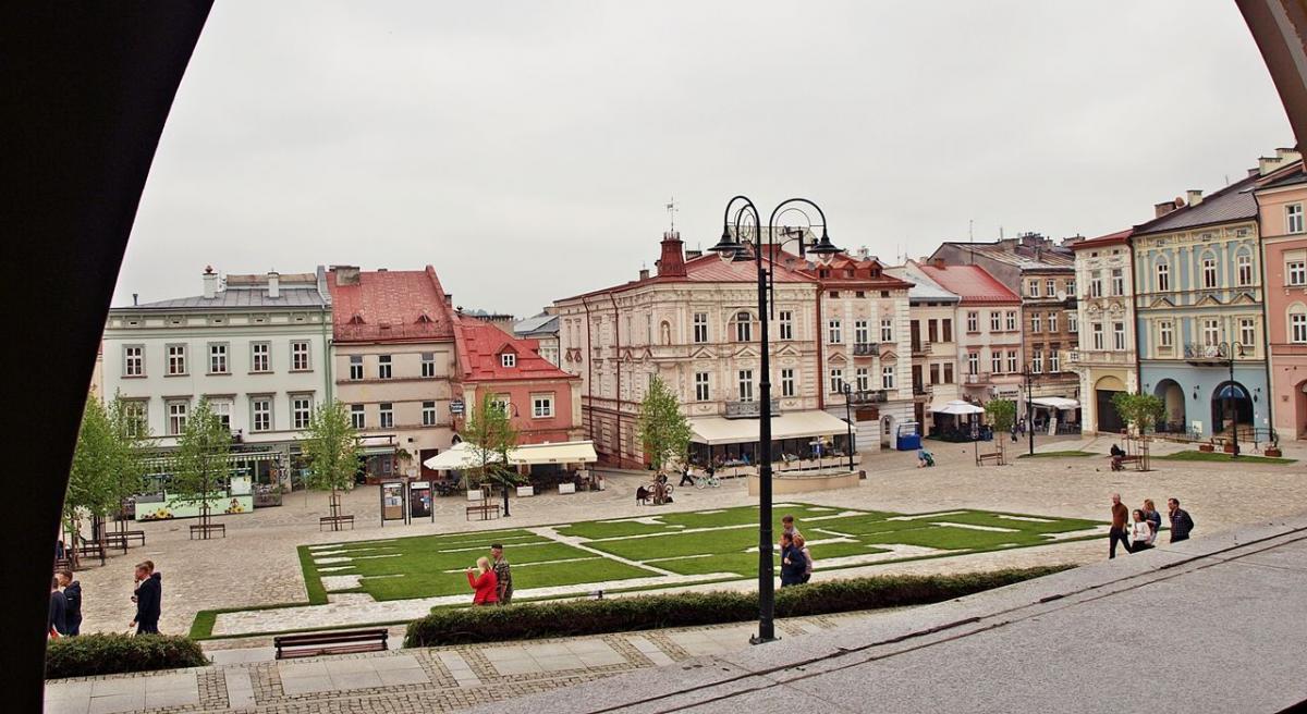 Wyremontowana część przemyskiego Rynku jednym się podoba, innym nie. Kwestia gustu.<br/>fot.Mariusz Godos