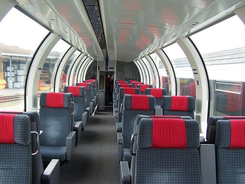 Przeszklony po sam sufit wagon panoramiczny zapewnia – zdaniem pasażerów, którzy mieli już okazję nim podróżować – niezapomniane widoki.<br/>fot.ze zbiorów własnych
