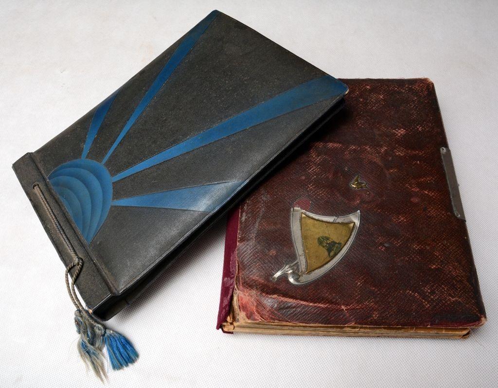 Muzealne zbiory wzbogaciły się o dwa albumy niezwykłych zdjęć, przedstawiających mieszkańców Jarosławia na przełomie XIX i XX wieku.<br/>fot.Muzeum Kamienica Orsettich