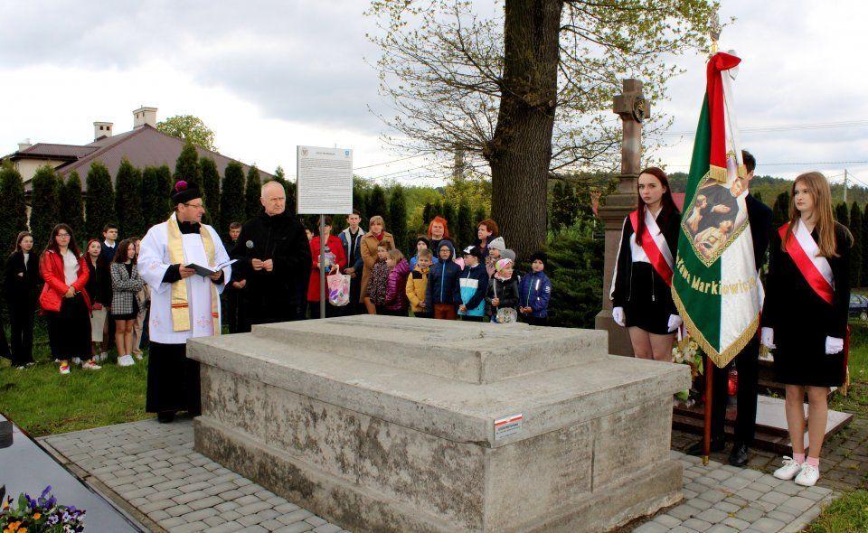 Wśród uczestników uroczystości nie zabrakło samorządowców: wójta Żurawicy Tomasza Szeleszczuka i wicemarszałka województwa podkarpackiego Piotra Pilcha. Obecny był również dyrektor rzeszowskiego IPN dr hab. Dariusz Iwaneczko. 
   
<br/>fot.Agata Godos/UG Żurawica