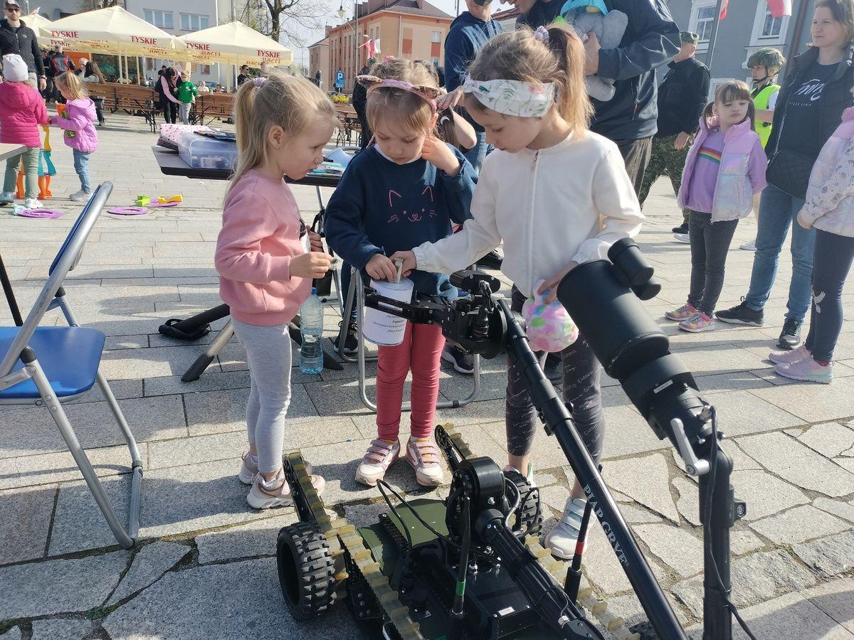Na stanowisku przygotowanym przez policjantów z Lubaczowa nie brakowało atrakcji i ciekawych sprzętów.<br/>fot.KPP Lubaczów