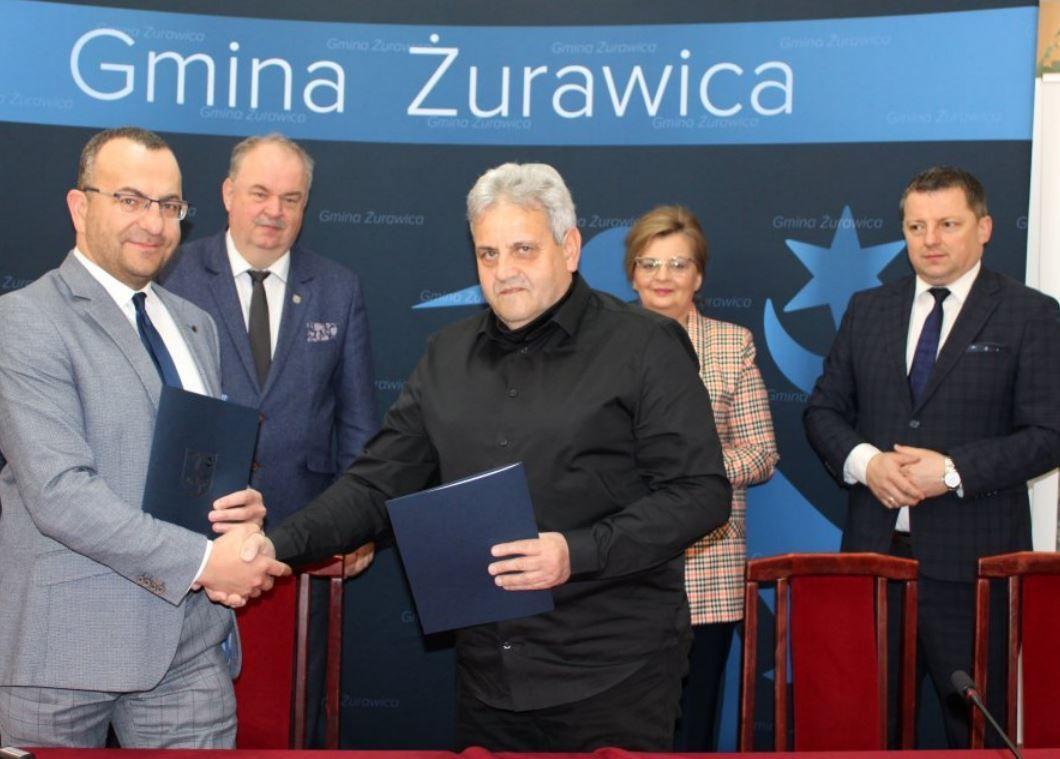 Umowy z wykonawcami prac zostały parafowane 28 kwietnia, podczas konferencji z udziałem przedstawicieli władz powiatu i województwa. <br/>fot.Agata Godos/UG Żurawica