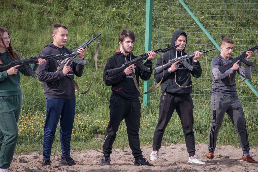 Ochotnicy, którzy wzięli udział w szkoleniu, mogli się na własnej skórze przekonać, jak wygląda trening wojskowy. <br/>fot.20 PBOT