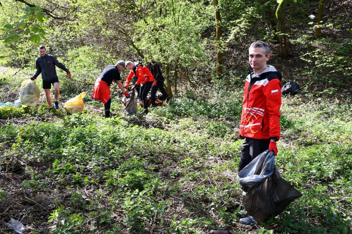 Plogging odbył się dzięki zaangażowaniu członków Jarosławskiej Grupy Biegowej Sokół. <br/>fot.MD 