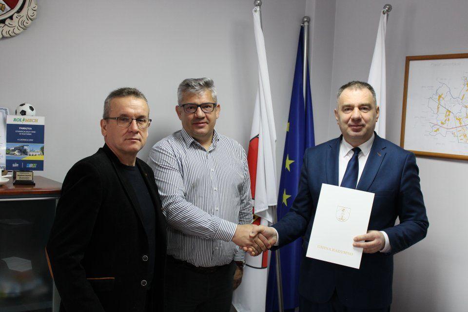 Umowę z wykonawcami już podpisano. Mają 5 miesięcy na uwiniecie się z pracami ujętymi w planie robót. <br/>fot.UG Radymno