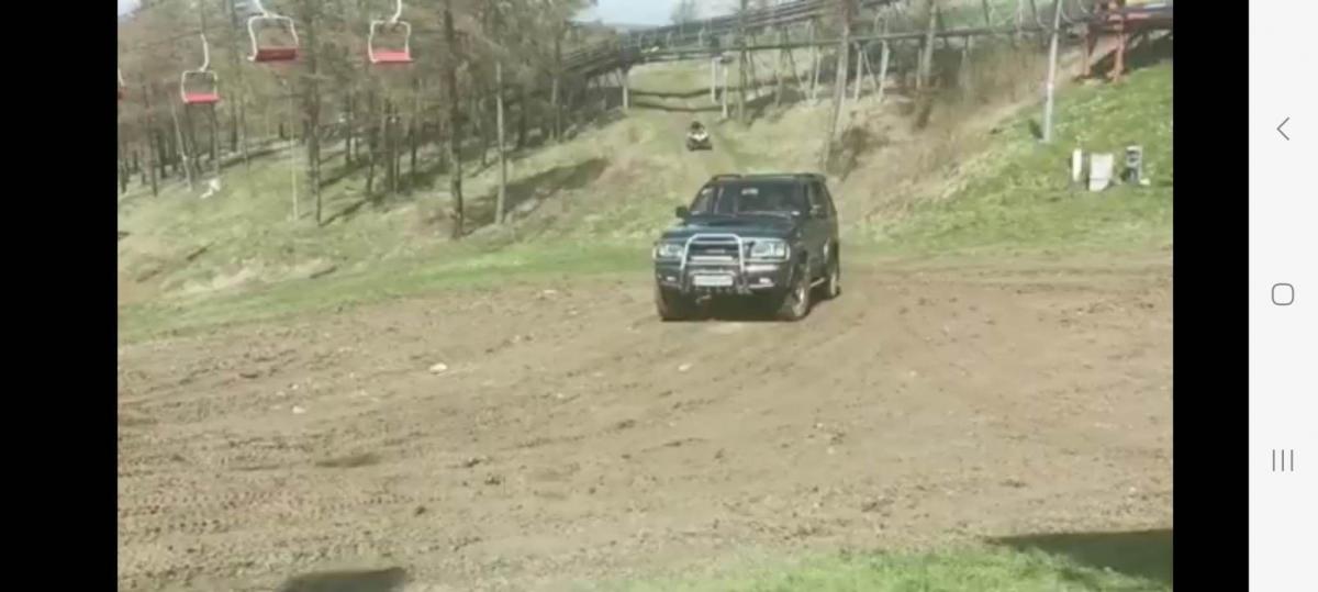 Jak się dowiedzieliśmy w przemyskim magistracie, impreza z udziałem quadów i samochodu terenowego, która się niedawno odbyła, przeprowadzona była głównie w okolicach dolnej stacji kolei, a organizatorzy zadbali o to, aby w pozostałych miejscach przywrócić teren do stanu pierwotnego.<br/>fot.ze zbior