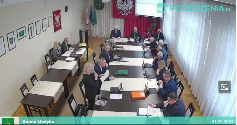 Decyzję o wysokości stawek dla sołtysów miejscowości gminy Medyka radni podjęli na ostatniej sesji zwołanej w trybie nadzwyczajnym.<br/>fot.kadr z sesji