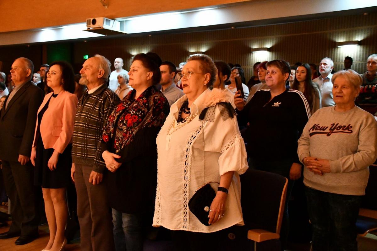 Recital rozpoczął się od wspólnego odśpiewania hymnów Polski i Ukrainy.<br/>fot.MD 