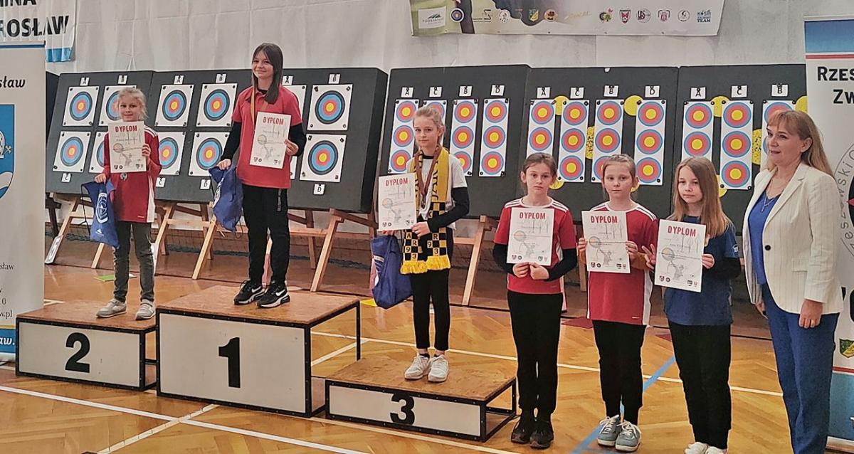 Przedstawiciele klubów z naszego regionu zdominowali podium w niemal każdej kategorii wiekowej mistrzostw. W czerwonych koszulkach reprezentanci Makovii Makowisko.<br/>fot.ze zbiorów własnych