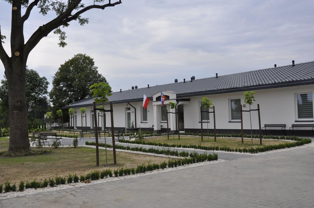 Pierwsze w Polsce Centrum Opiekuńczo-Mieszkalne, zrealizowane z Solidarnościowego Funduszu Wsparcia Osób Niepełnosprawnych, powstało w Jaszczowie w województwie lubelskim. Taką placówkę planuje wybudować u siebie gmina Tryńcza.<br/>fot.PFRON